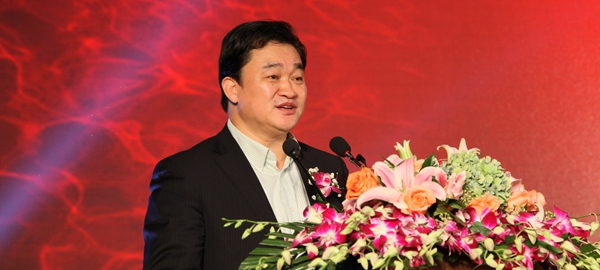 新華網(wǎng)董事長(zhǎng)、總裁田舒斌致開幕詞