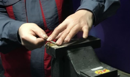 徒手配鑰匙、冰火焊鋼管……這些航天工匠們的超群技藝令人嘆服！