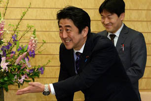 安倍，討來的達(dá)沃斯演講