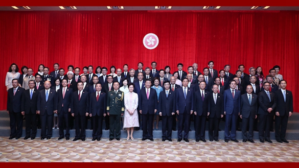 習(xí)近平會(huì)見香港特別行政區(qū)新任行政、立法、司法機(jī)構(gòu)負(fù)責(zé)人