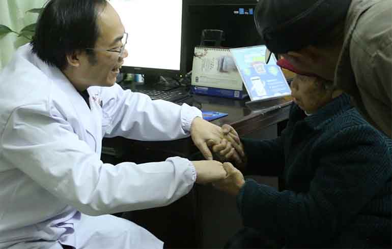 致敬偉大改革｜對話40年，講述身邊的健康故事（第三集）——有了新農(nóng)合，看病不再愁