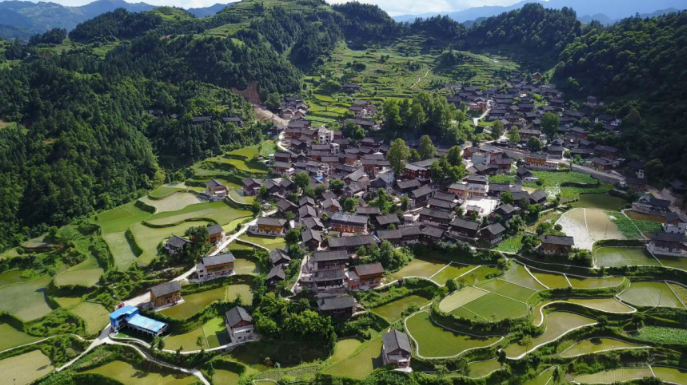 從貧困村到示范村，結(jié)對(duì)幫扶的“龍?zhí)翗颖?rdquo;是如何煉成的