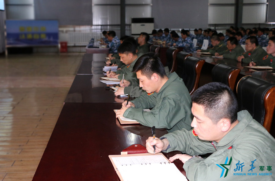 ↑資料圖片：張超參加部隊(duì)組織的《改革強(qiáng)軍主題教育》授課現(xiàn)場(chǎng)。
