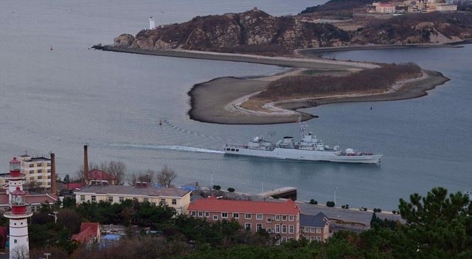 贊！網(wǎng)友俯拍解放軍旅順軍港