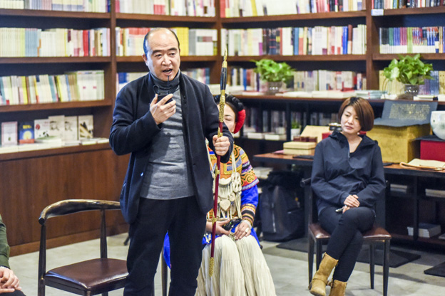 劉文濤：通過對每件兵器的復(fù)制，我們了解兵器造型與兵器制作的手藝，實(shí)現(xiàn)與古人的對話。