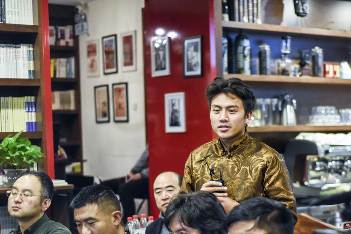 安久家族老八：我們的家族一直在做技藝的傳承，這是我們的使命，我們應(yīng)該承擔(dān)起來。希望能用我學(xué)到的知識(shí)，把我們家族的技藝推廣到更廣大的市場(chǎng)。