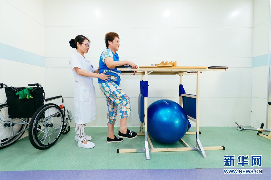 （十九大·讀報(bào)告 話民生）（15）實(shí)施健康中國(guó)戰(zhàn)略