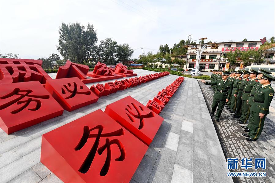 （十九大時光·圖文互動）（1）全面從嚴(yán)治黨，以更高能力和水平引領(lǐng)新時代——來自基層蹲點現(xiàn)場的報道