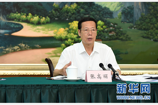 9月16日至18日，中共中央政治局常委、國務(wù)院副總理張高麗在廣西調(diào)研。這是9月17日，張高麗在南寧主持召開“十三五”規(guī)劃編制工作座談會。 新華社記者張鐸攝 