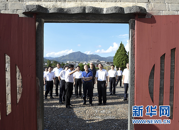 9月24日至26日，中共中央政治局常委、中央紀(jì)委書記王岐山在福建調(diào)研。這是9月24日，王岐山在上杭縣古田鎮(zhèn)參觀古田會議會址。新華社記者張鐸攝
