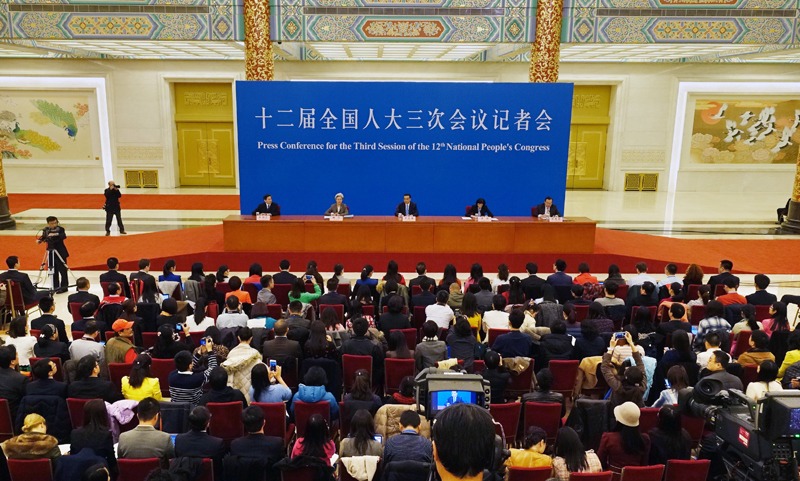 3月15日，國務(wù)院總理李克強(qiáng)在北京人民大會堂與中外記者見面，并回答記者提問。新華社記者 李賀 攝