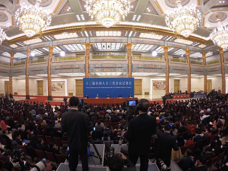 3月15日，國務(wù)院總理李克強(qiáng)在北京人民大會堂與中外記者見面，并回答記者提問。 新華社記者陳曄華攝