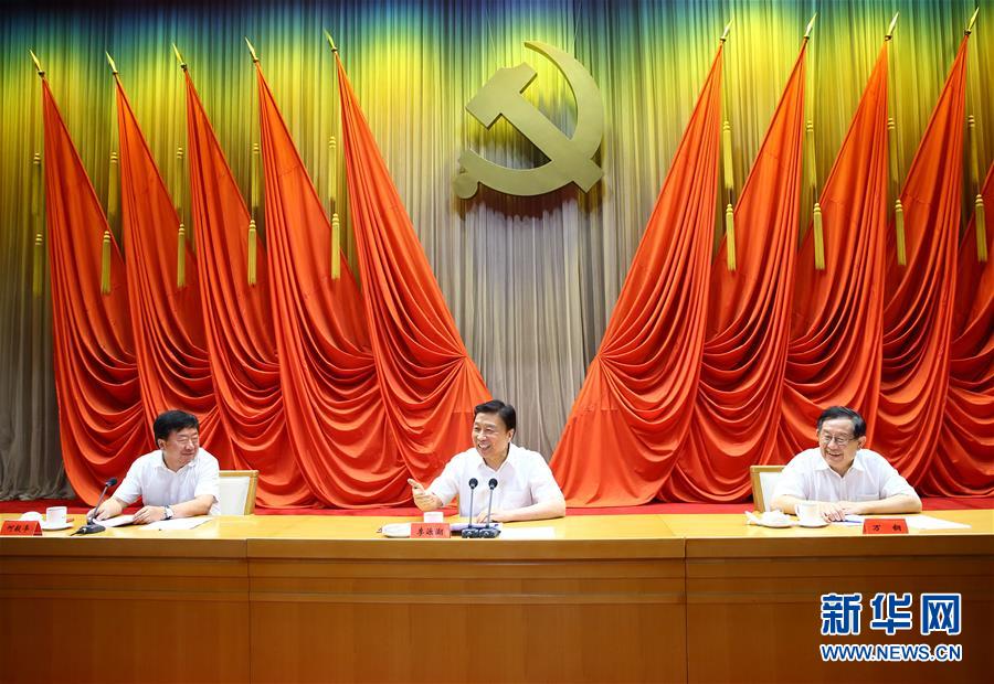 7月22日，中國(guó)科協(xié)和中央黨校聯(lián)合舉辦的科技領(lǐng)軍人才專(zhuān)題研修班在北京結(jié)業(yè)，中共中央政治局委員、國(guó)家副主席李源潮出席結(jié)業(yè)式并講話。新華社記者丁海濤攝