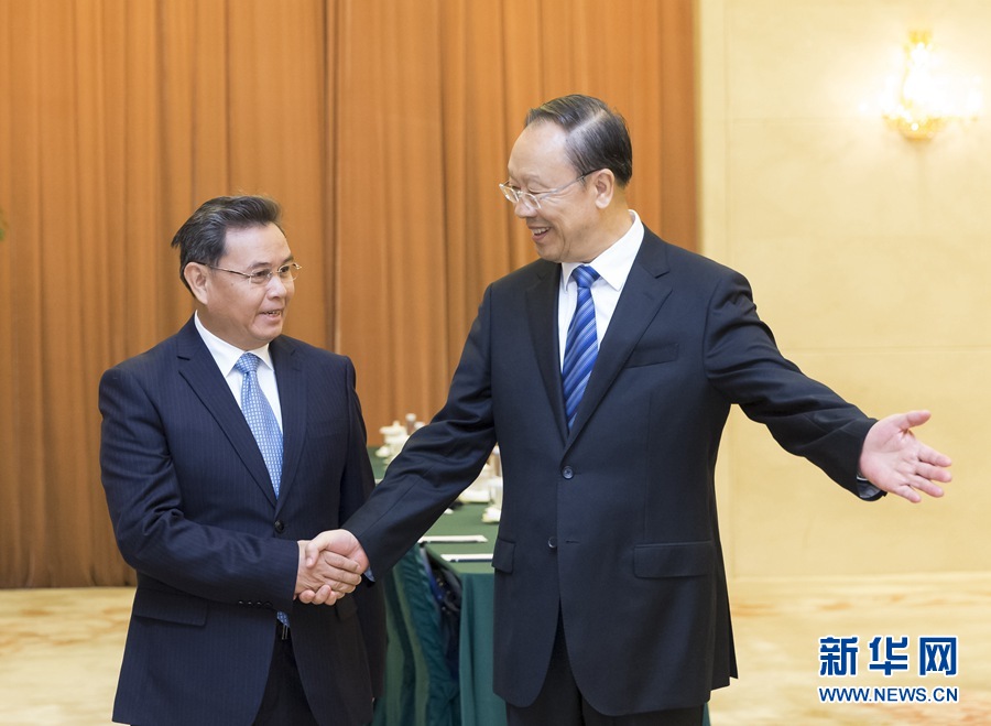 10月12日，中共中央書記處書記、全國政協(xié)副主席杜青林在北京會見來華訪問并出席“2016中國共產(chǎn)黨與世界對話會”的老撾人革黨中央政治局委員、建國陣線中央主席賽頌蓬·豐威漢率領的老撾人革黨代表團?！⌒氯A社記者丁海濤攝
