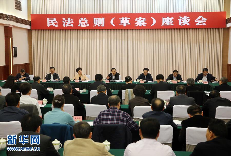 這是11月23日，張德江在成都主持召開座談會(huì)，11個(gè)?。▍^(qū)、市）人大常委會(huì)負(fù)責(zé)同志、部分全國(guó)人大代表、法律工作者及專家學(xué)者參加會(huì)議。新華社記者 劉衛(wèi)兵 攝 