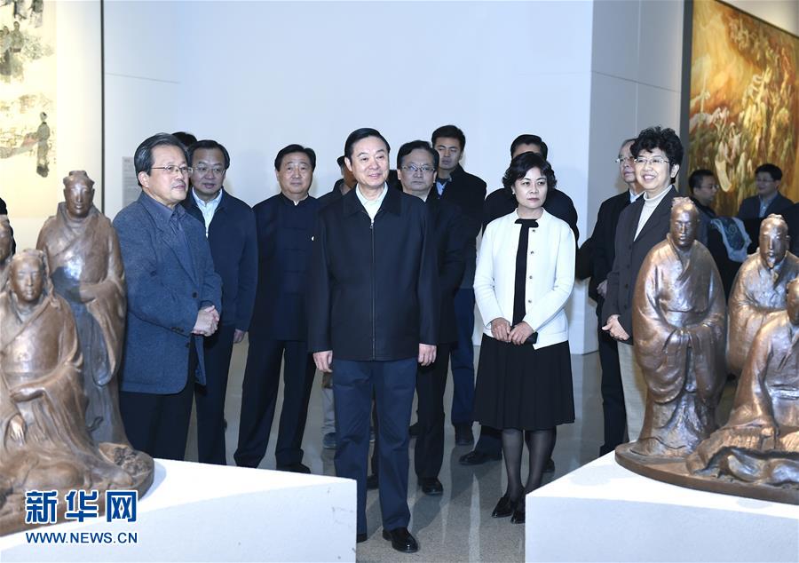 12月6日，中共中央政治局委員、中央書記處書記、中宣部部長(zhǎng)劉奇葆在北京參觀中華文明歷史題材美術(shù)創(chuàng)作工程入選作品展覽。 新華社記者張領(lǐng)攝