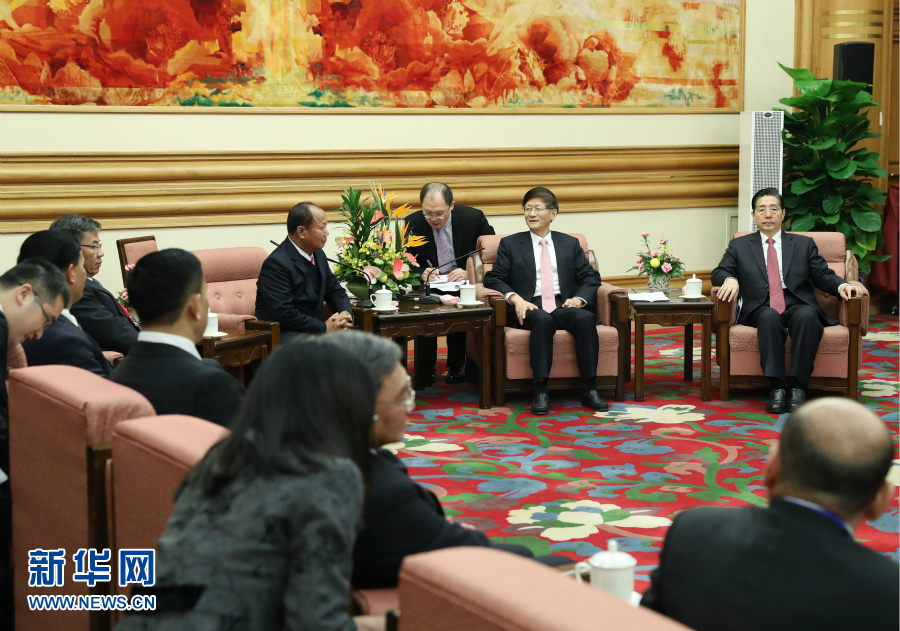 12月27日，中共中央政治局委員、中央政法委書(shū)記孟建柱在北京集體會(huì)見(jiàn)出席湄公河流域執(zhí)法安全合作機(jī)制成立五周年部長(zhǎng)級(jí)會(huì)議的各國(guó)代表團(tuán)團(tuán)長(zhǎng)。新華社記者 王曄 攝 