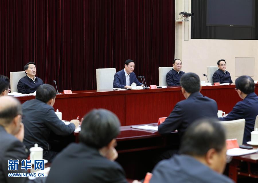 2月17日，在習近平總書記主持召開黨的新聞輿論工作座談會并發(fā)表重要講話一周年之際，中宣部在北京召開2017年新聞戰(zhàn)線“新春走基層”活動座談會。中共中央政治局委員、中央書記處書記、中宣部部長劉奇葆出席會議并講話。新華社記者 王曄 攝
