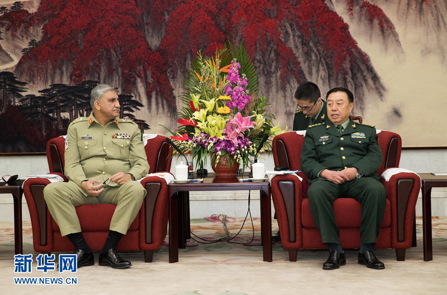  3月16日，中央軍委副主席范長龍會見來訪的巴基斯坦陸軍參謀長巴杰瓦。   新華社記者琚振華攝