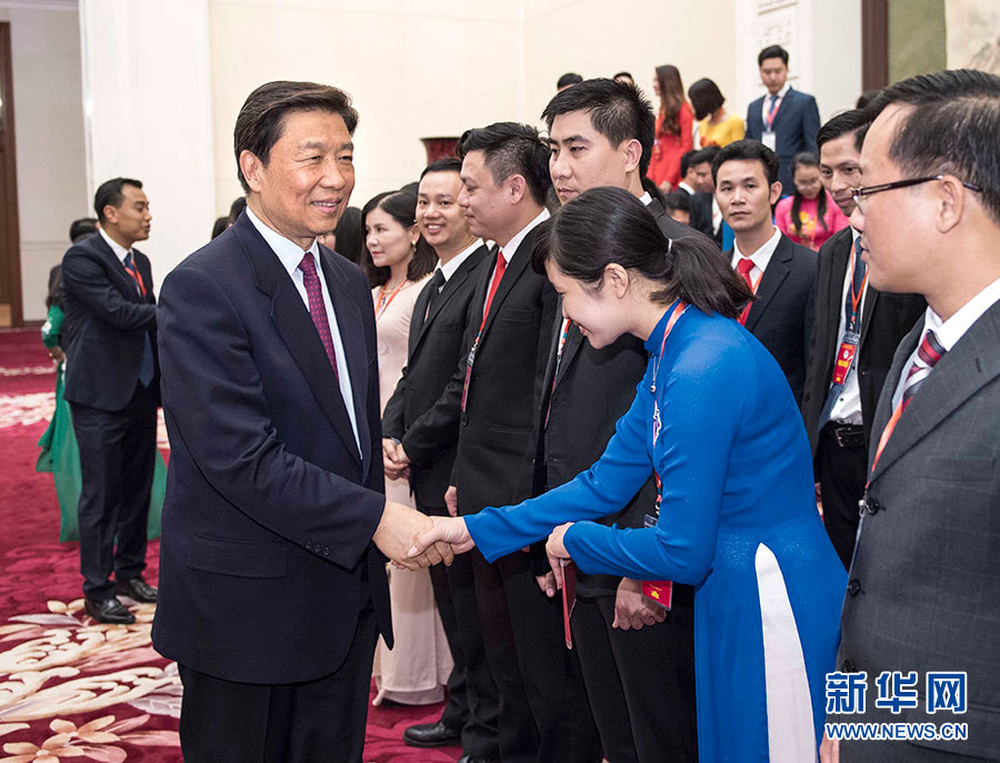 5月22日，中共中央政治局委員、國家副主席李源潮在北京會(huì)見越南胡志明共青團(tuán)中央書記處第一書記黎國鋒率領(lǐng)的越南青年代表團(tuán)。 新華社記者李濤 攝