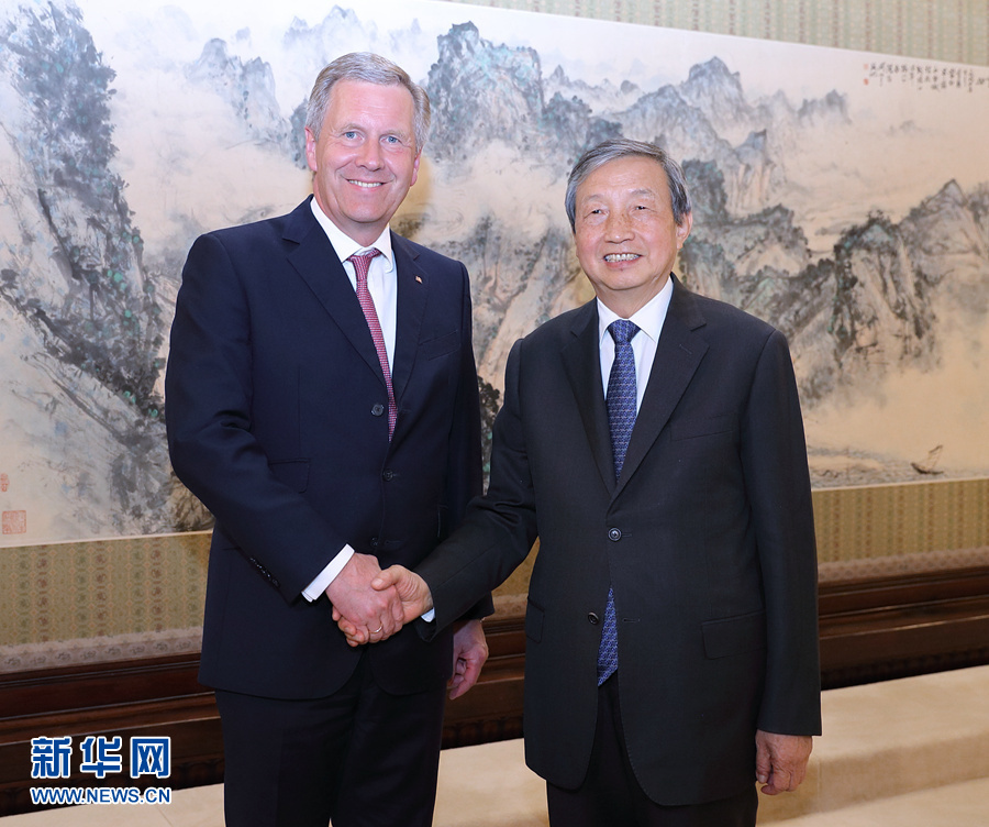 6月13日，國務(wù)院副總理馬凱在北京中南海紫光閣會(huì)見德國前總統(tǒng)、全球中小企業(yè)聯(lián)盟全球主席武爾夫。 新華社記者 王曄 攝 