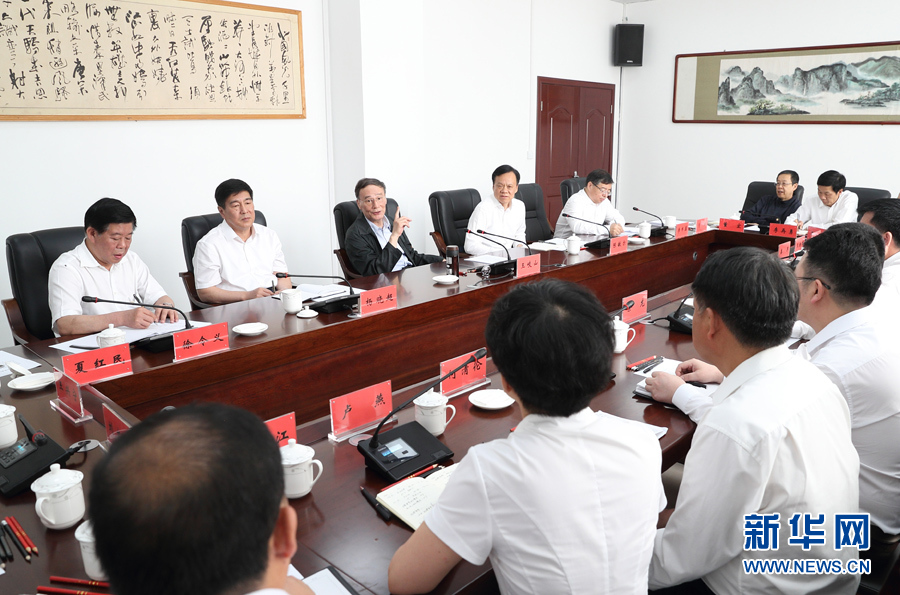 6月20日至22日，中共中央政治局常委、中央紀(jì)委書(shū)記王岐山在貴州省檢查紀(jì)檢監(jiān)察工作。這是6月21日，王岐山在修文縣委紀(jì)委座談會(huì)上講話。新華社記者 王曄 攝