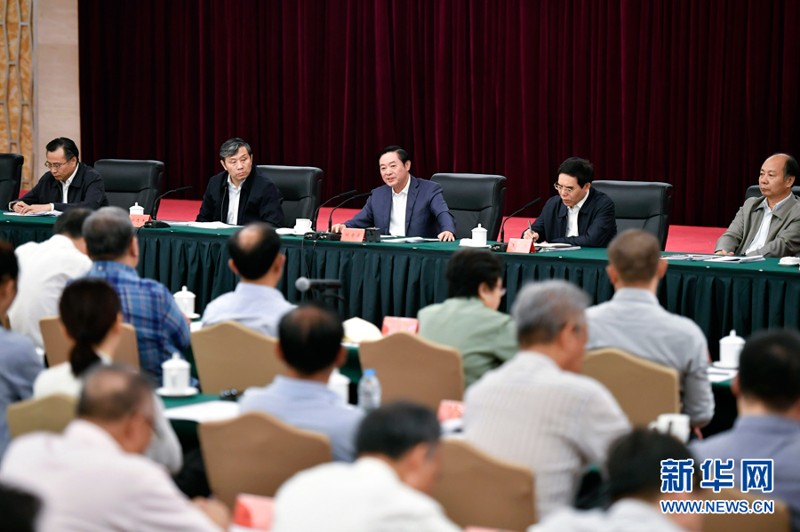 9月7日，中共中央政治局委員、中央書記處書記、中宣部部長劉奇葆在北京出席全國電視劇工作座談會并講話。 新華社記者 燕雁 攝

