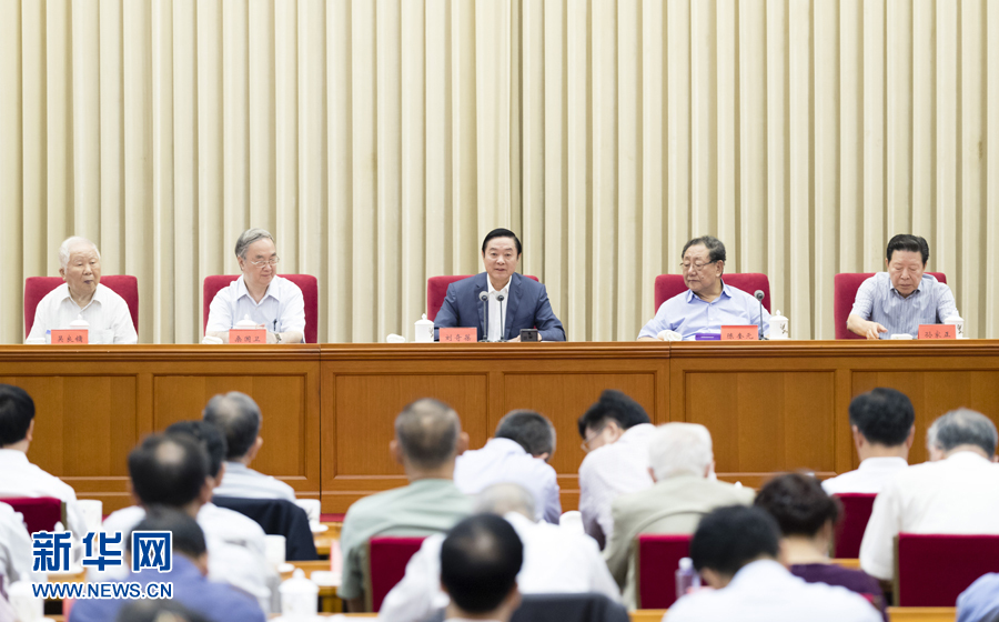9月8日，中共中央政治局委員、中央書(shū)記處書(shū)記、中宣部部長(zhǎng)劉奇葆在北京出席中國(guó)大百科全書(shū)第三版總編輯委員會(huì)成立大會(huì)并講話。 新華社記者丁海濤 攝