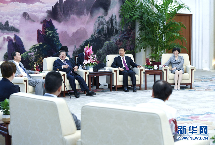 9月20日，國(guó)家副主席李源潮在北京會(huì)見(jiàn)由黨的最高顧問(wèn)、前眾議長(zhǎng)橫路孝弘率領(lǐng)的日本民進(jìn)黨政治家代表團(tuán)。 新華社記者 張領(lǐng) 攝 