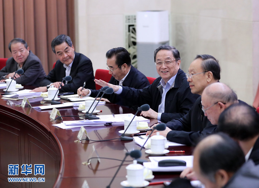 11月16日，全國政協(xié)在北京召開第75次雙周協(xié)商座談會，圍繞“推進(jìn)糧食定價機(jī)制、補(bǔ)貼政策和收儲制度改革”建言獻(xiàn)策。全國政協(xié)主席俞正聲主持會議并講話。新華社記者 鞠鵬 攝