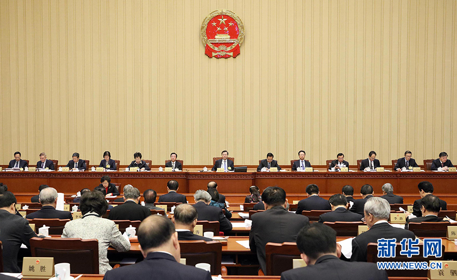 12月23日，十二屆全國(guó)人大常委會(huì)第三十一次會(huì)議在北京人民大會(huì)堂舉行第二次全體會(huì)議。張德江委員長(zhǎng)出席。 新華社記者劉衛(wèi)兵攝