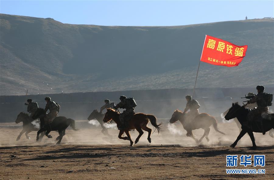 （新華全媒頭條·圖文互動）（14）備戰(zhàn)踏上新起點，練兵展現(xiàn)新氣象——2018中國軍隊新年開訓(xùn)全景大掃描