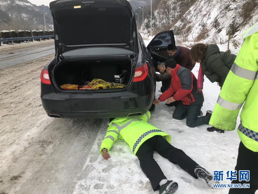 （新華全媒頭條）（4）雨雪冰凍中，他們奮力前行——基層黨員干群抗擊冰雪災(zāi)害紀(jì)實(shí)