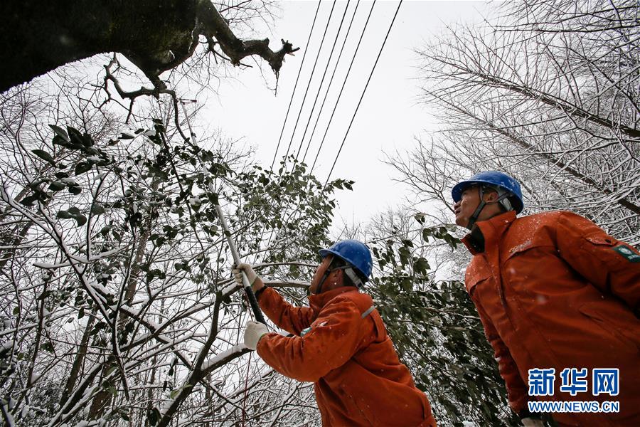 （新華全媒頭條）（8）雨雪冰凍中，他們奮力前行——基層黨員干群抗擊冰雪災(zāi)害紀(jì)實(shí)