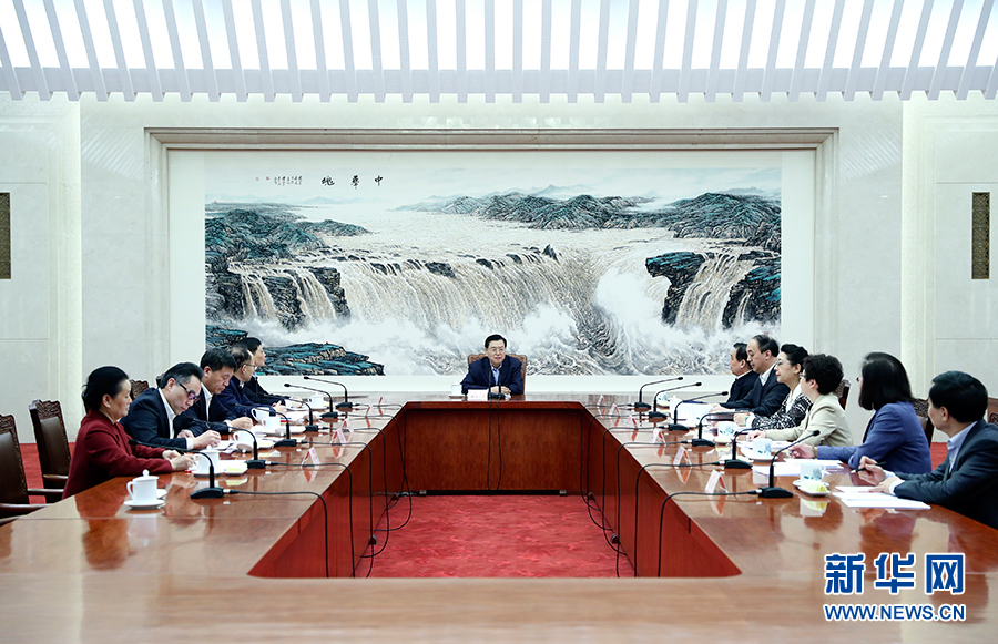 1月31日，全國人大常委會(huì)委員長張德江在北京主持召開座談會(huì)，聽取部分全國人大代表對《全國人民代表大會(huì)常務(wù)委員會(huì)工作報(bào)告（征求意見稿）》的意見建議。新華社記者謝環(huán)馳攝
