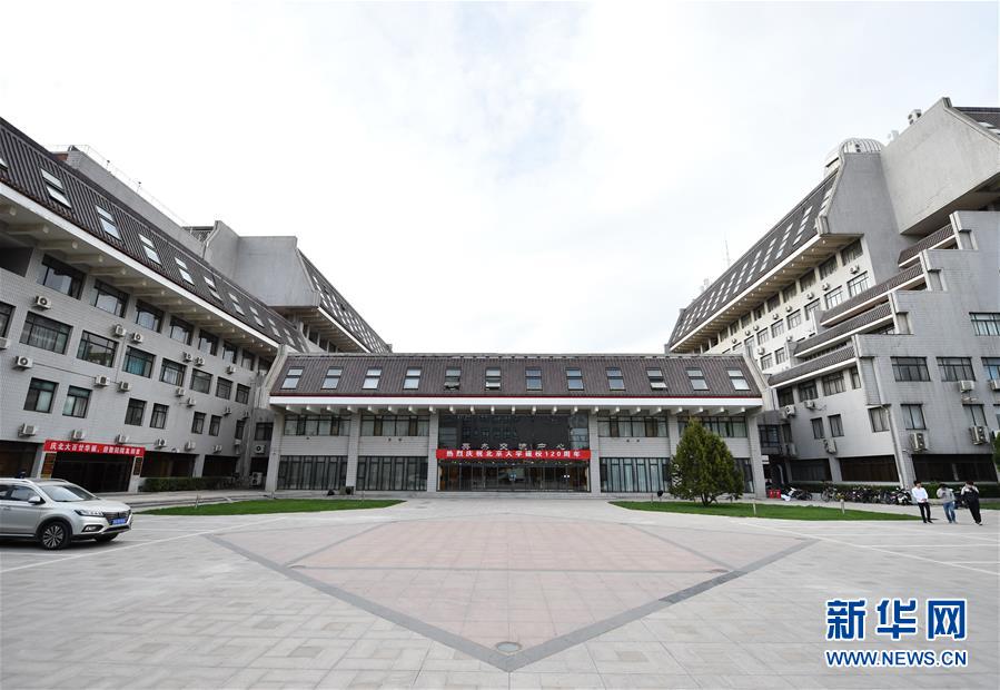 （新華全媒頭條·圖文互動）（4）扎根人民、奉獻(xiàn)國家——習(xí)近平總書記的考察在北大師生中引起熱烈反響 