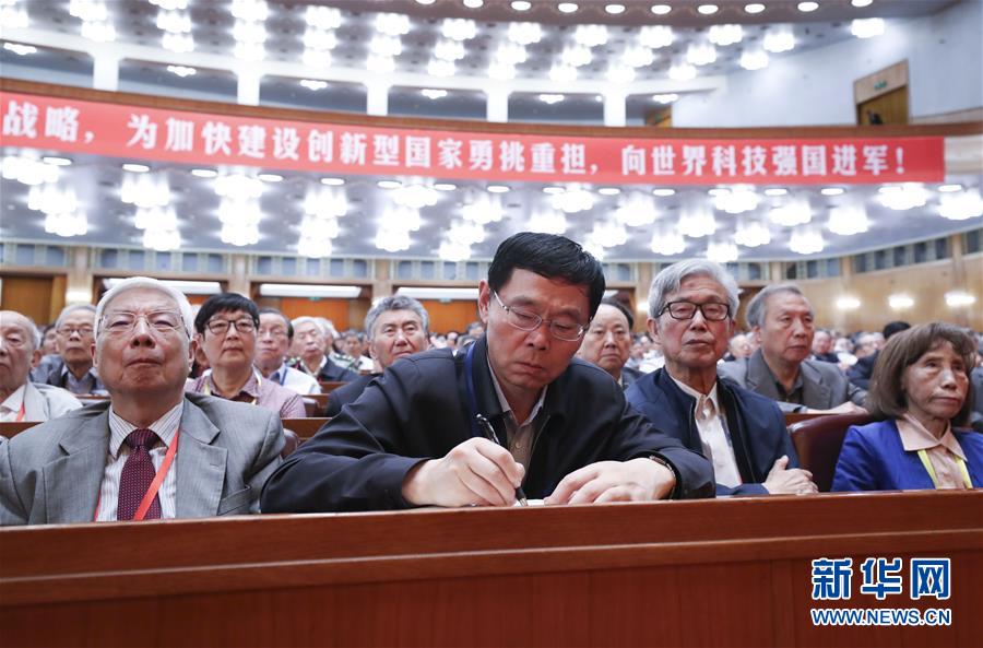（新華全媒頭條·圖文互動(dòng)）（4）向著建設(shè)世界科技強(qiáng)國的偉大目標(biāo)奮勇前進(jìn)！——習(xí)近平總書記在兩院院士大會(huì)上的重要講話引起熱烈反響之一 