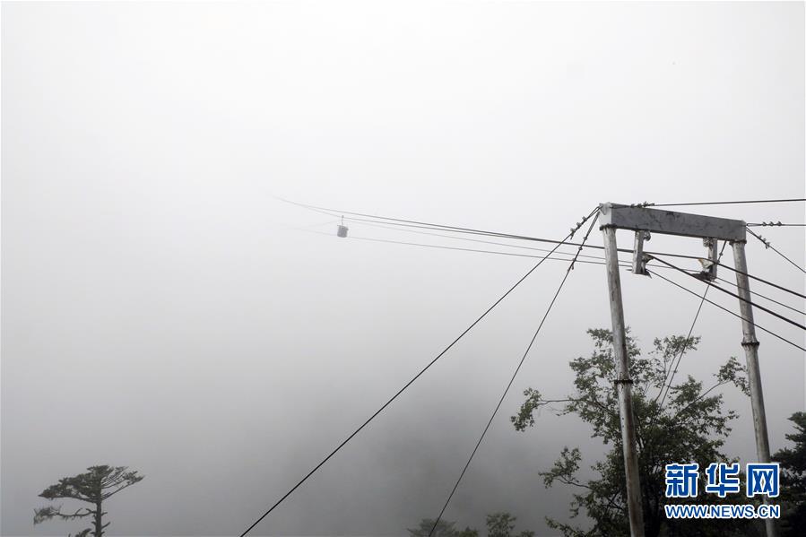 （圖文互動）（8）特寫：“八一”禮物，飛向云端哨所