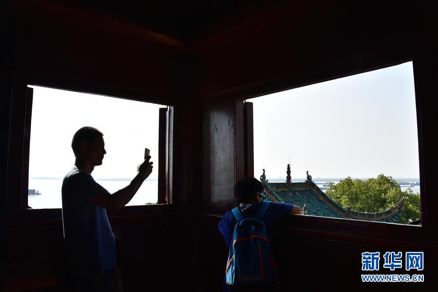 （大江奔流——來自長江經(jīng)濟(jì)帶的報(bào)道·圖文互動(dòng)）（1）登岳陽樓，又見“浩浩湯湯”