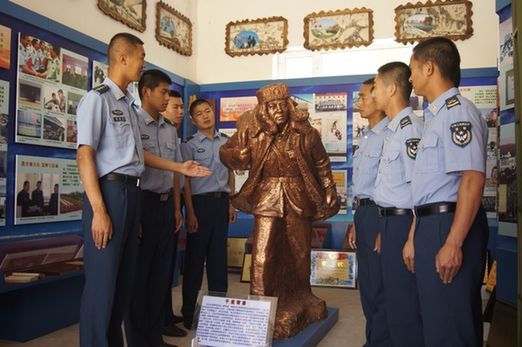【網(wǎng)絡媒體國防行】軍中小能手！漠河雷達站里，別樣軍旅文化生活讓人“驚艷”
