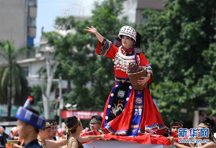 （輝煌60年·壯美新廣西·圖文互動）（3）和睦相處一家親 攜手并進(jìn)謀發(fā)展——廣西民族團結(jié)發(fā)展觀察