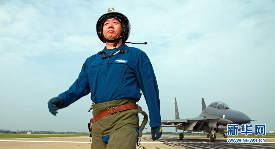 （新華全媒頭條·圖文互動(dòng)）（1）戰(zhàn)鷹，為祖國奮飛——記空軍航空兵某旅旅長(zhǎng)、特級(jí)飛行員郝井文