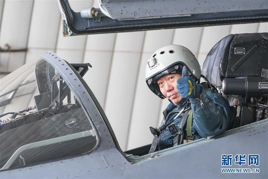 （新華全媒頭條·圖文互動(dòng)）（4）戰(zhàn)鷹，為祖國奮飛——記空軍航空兵某旅旅長(zhǎng)、特級(jí)飛行員郝井文