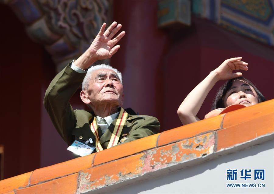 （新華全媒頭條·強(qiáng)軍思想引領(lǐng)新征程·圖文互動(dòng)）（3）那一刻，我們光榮接受檢閱