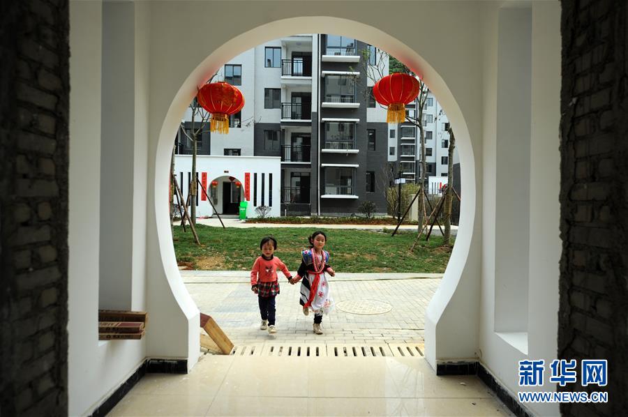 （在習(xí)近平新時(shí)代中國(guó)特色社會(huì)主義思想指引下——新時(shí)代新作為新篇章·圖文互動(dòng)）（1）“搬遷到哪里，服務(wù)就延伸到哪里”——貴州推進(jìn)易地扶貧搬遷“后半篇文章” 