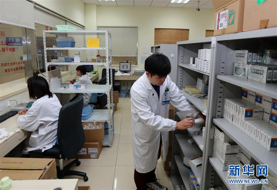 （新華全媒頭條·圖文互動）（1）一粒藥片牽動萬人心，藥品集中采購給你我省了多少？