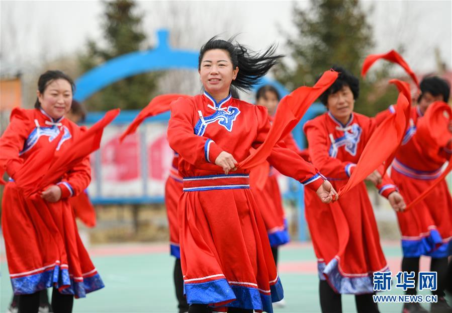 （壯麗70年·奮斗新時(shí)代·圖文互動(dòng)）（1）情同一家，守望相助，共奔小康——內(nèi)蒙古興安盟巴彥敖包嘎查民族團(tuán)結(jié)見(jiàn)聞