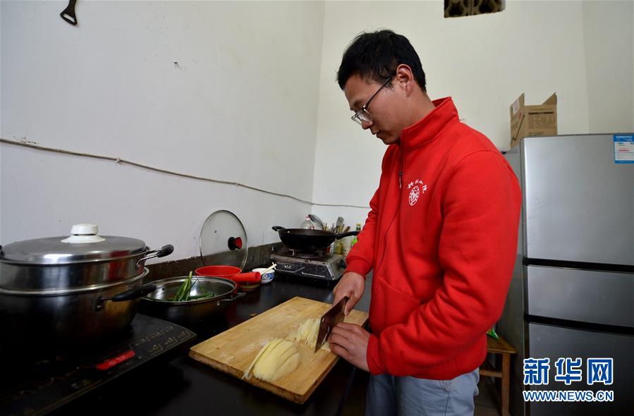 （愛(ài)國(guó)情 奮斗者·圖文互動(dòng)）（4） “解民生之多艱，育天下之英才”——中國(guó)農(nóng)大師生扎根田野書寫奉獻(xiàn)之歌