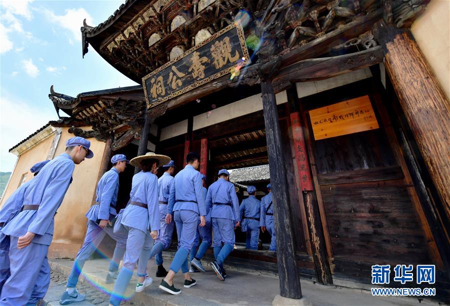 （新華全媒頭條·不忘初心、牢記使命——記者再走長征路·圖文互動）（10）風(fēng)展紅旗如畫——來自長征出發(fā)地長汀、寧化的紅色信仰報(bào)告 