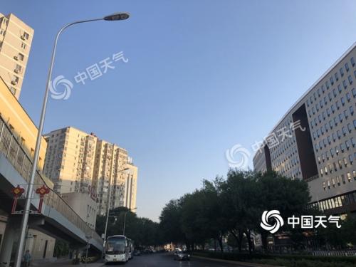 今晨北京天氣晴朗，陽(yáng)光明媚。（圖/王曉）